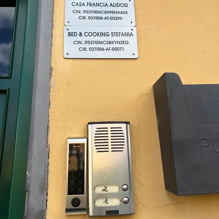 Casa Francia Alidosi Bolonya